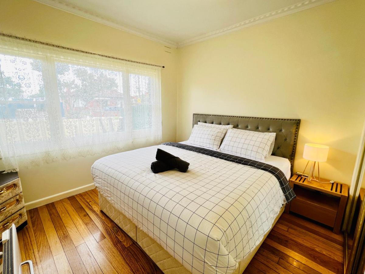Cosy 4Br Home 15 Minutes Away From Melbourne Airport St Albans Екстер'єр фото