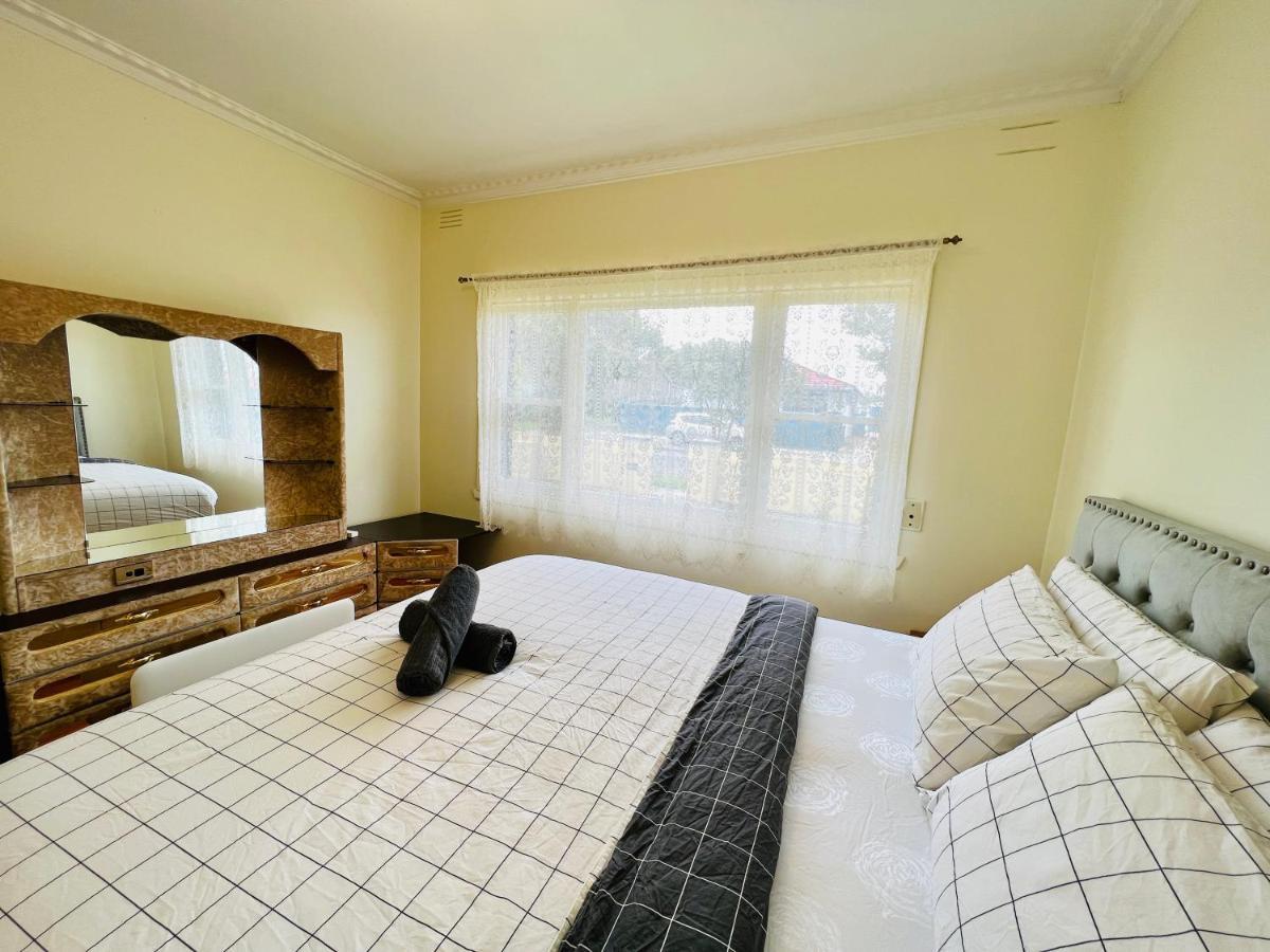 Cosy 4Br Home 15 Minutes Away From Melbourne Airport St Albans Екстер'єр фото